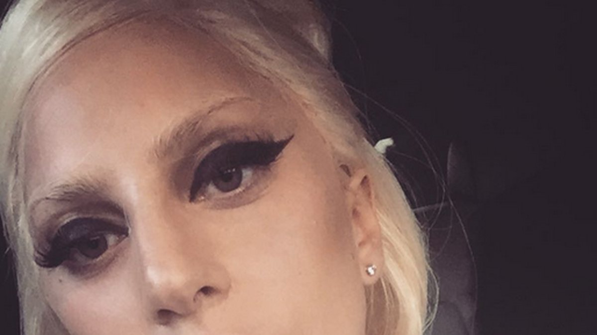 Lady Gaga snålar inte på sotet. 